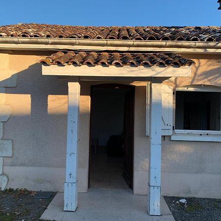 Petite Maison Dans Un Village Du Gers Sabazan Extérieur photo