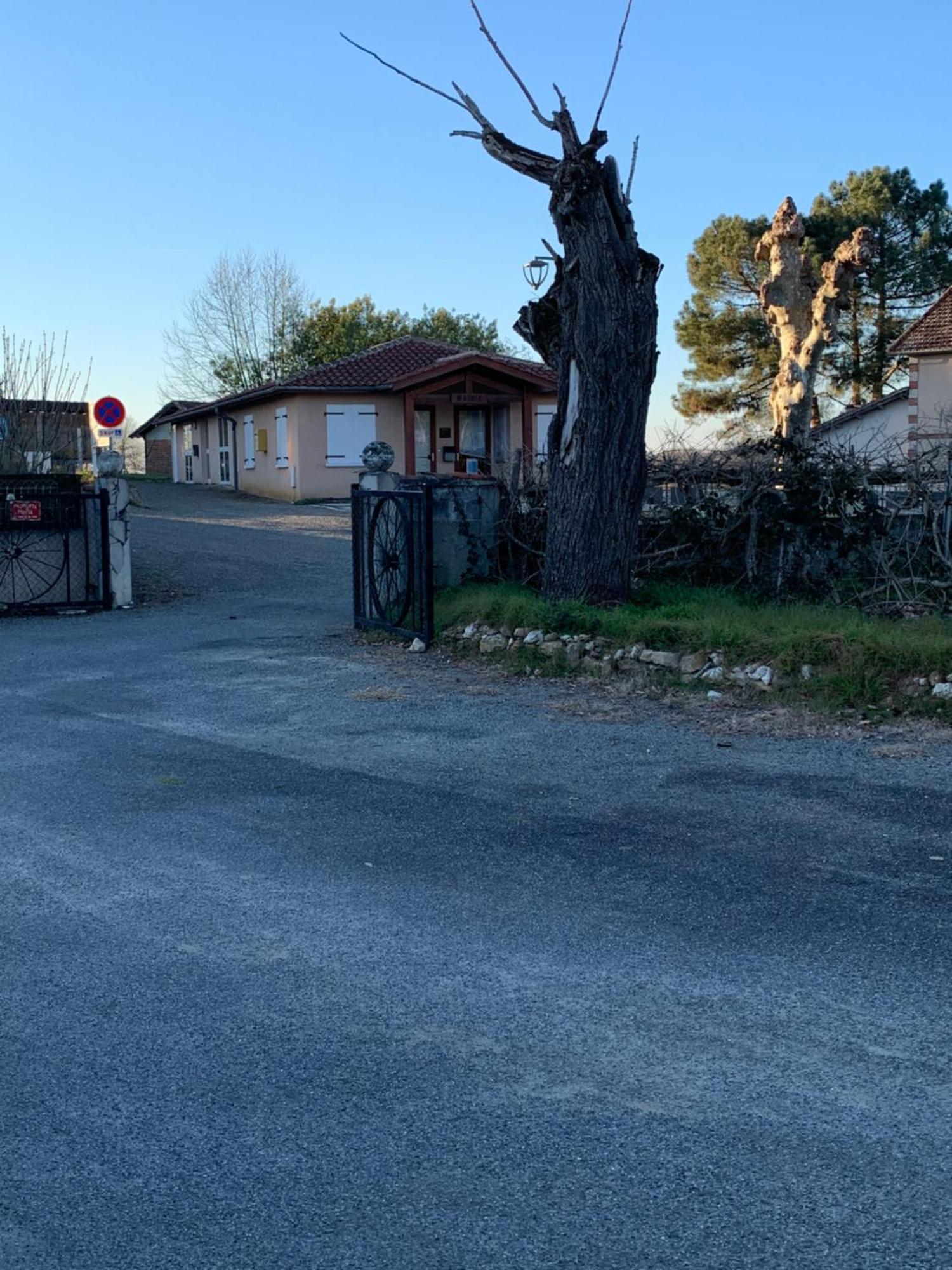 Petite Maison Dans Un Village Du Gers Sabazan Extérieur photo